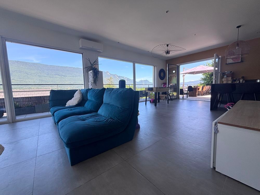 Vente Maison Belle maison avec vue Lac et Montagne ! Piscine et garage Voglans