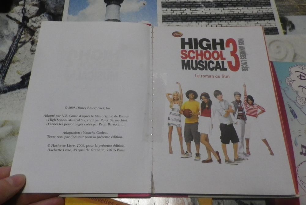 3 BIBLIOTHEQUE ROSE : HIGH SCHOOL MUSICAL et VIOLETTA Livres et BD