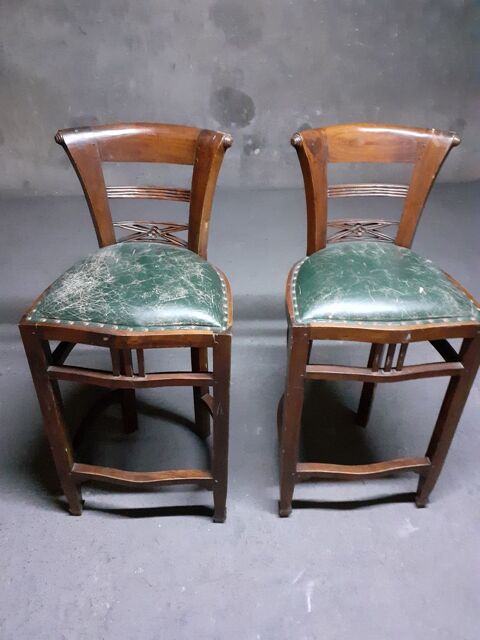 Chaise haute cuir vert olive avec rivets et bois 220 Nice (06)