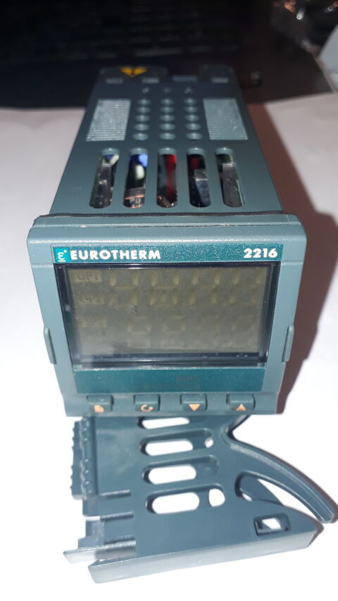 REGULATEUR DE TEMPERATURE EUROTHERM 2216 Serres-Castet (64)