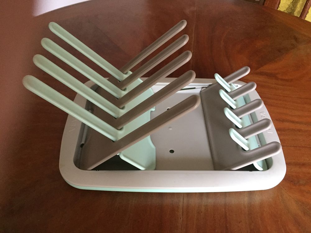 7biberons + 1&eacute;goutoir + 1timbale bebe 10€ Puériculture