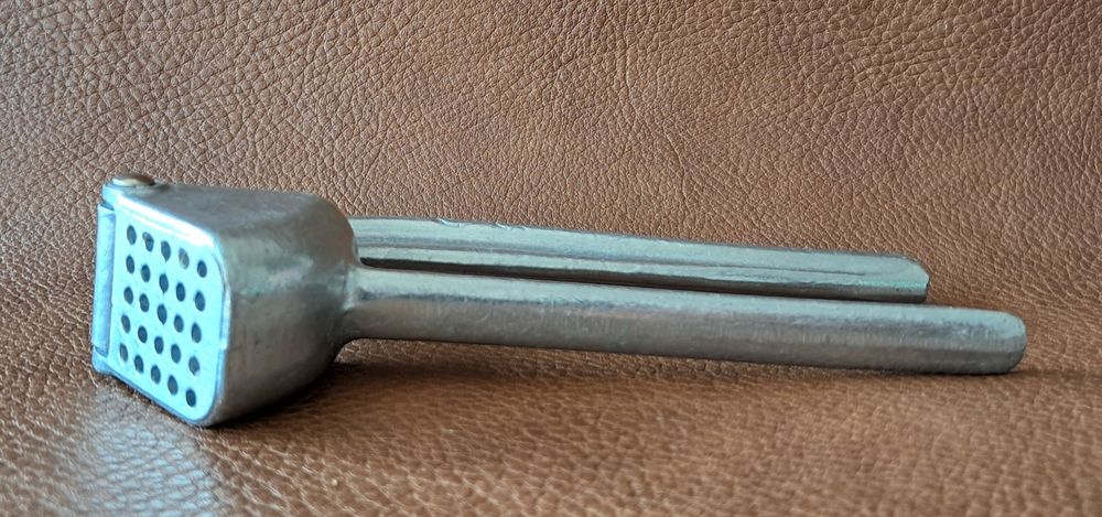 presse ail en m&eacute;tal inox 
longueur 14 cm
Cuisine