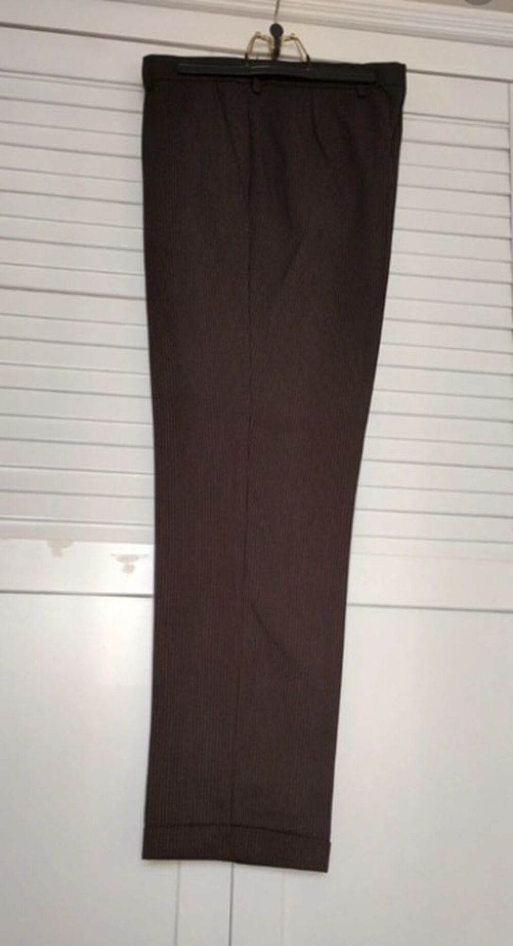 Ensemble de Costume Marron Fonc&eacute; avec de Fines Rayures Vêtements