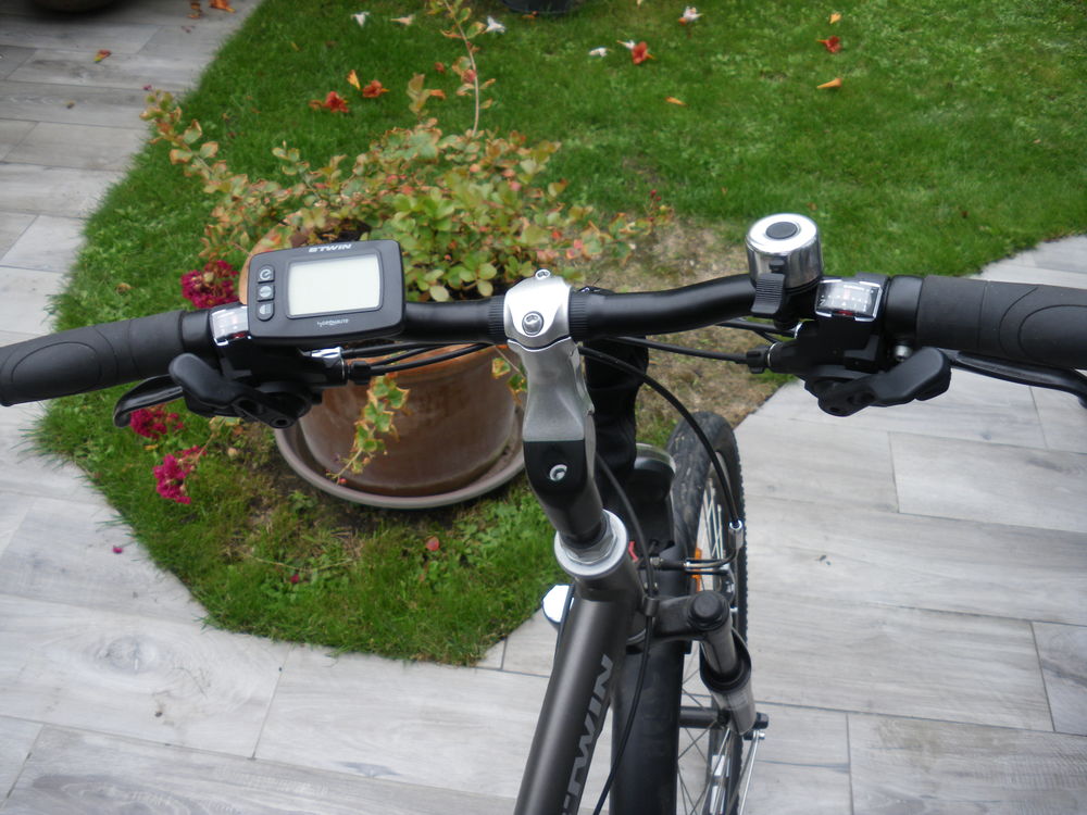 VELO ELECTRIQUE VTC B TWIN Vélos