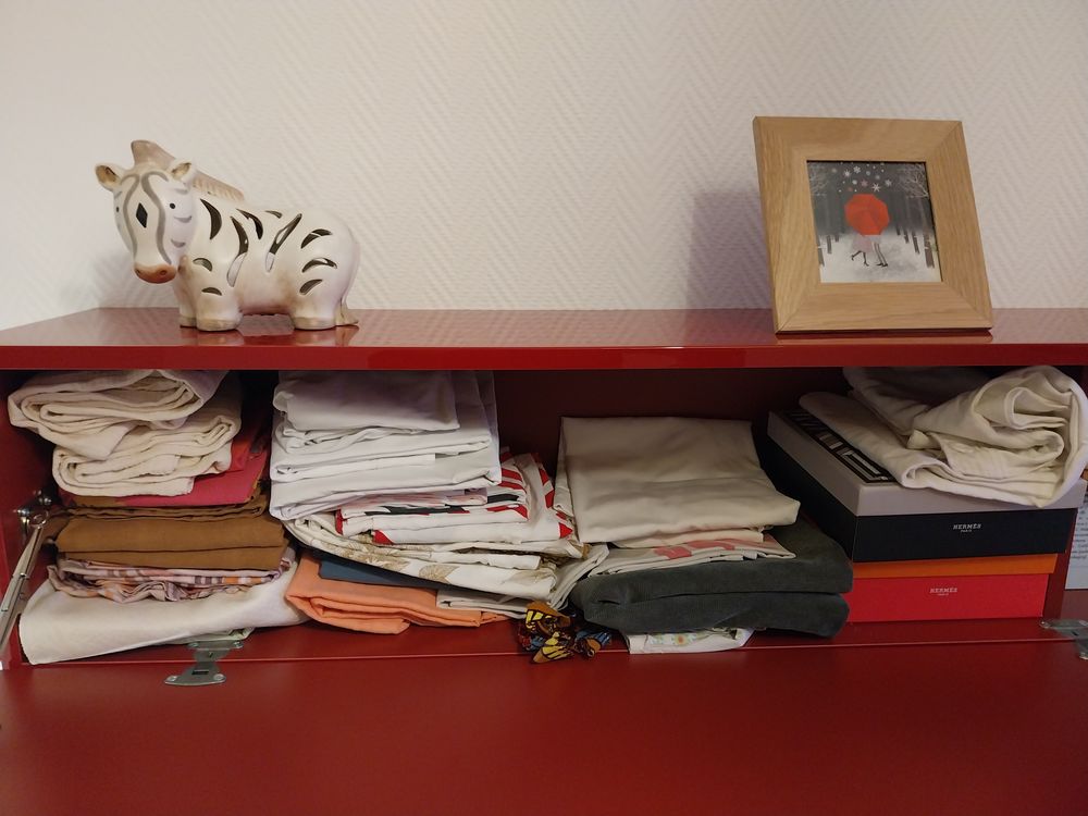 Meuble haut et bas moderne de couleur rouge laqu&eacute; Meubles