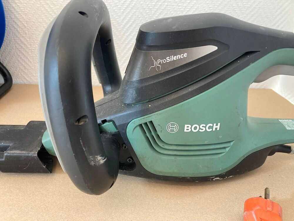 Taille haies Bosch et rallonge enrouleur. Jardin