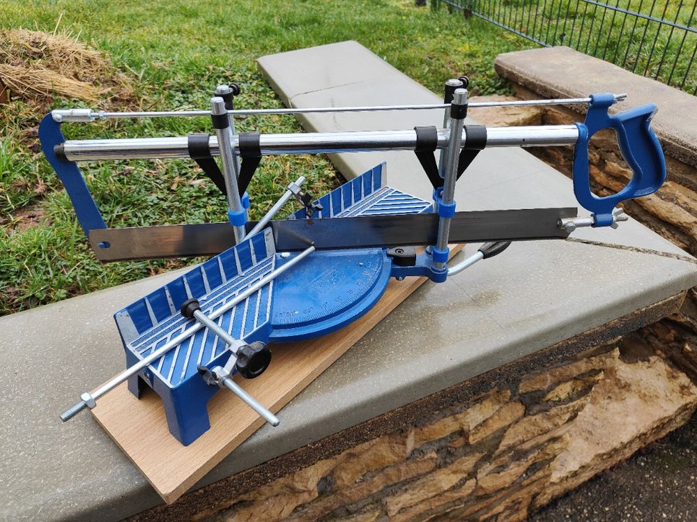 Scie &agrave; onglet manuelle sur socle en bois Bricolage
