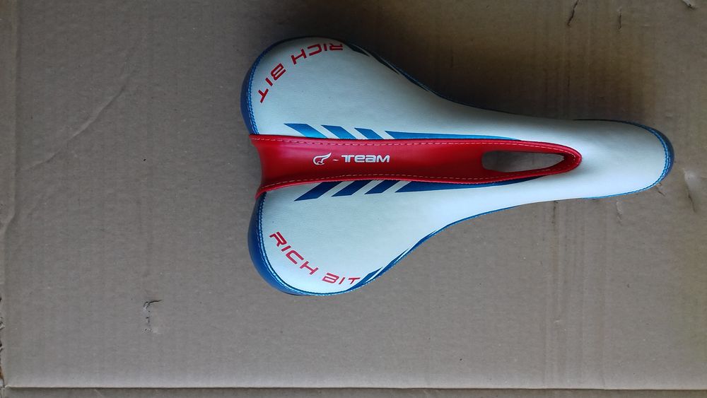 Selle neuve Taille XL neuf Vélos