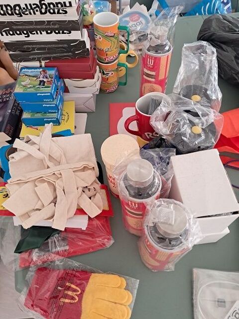 Blind Lot Marque publicitaire royco haagen dazs crunch coca  6 F�ves (57)