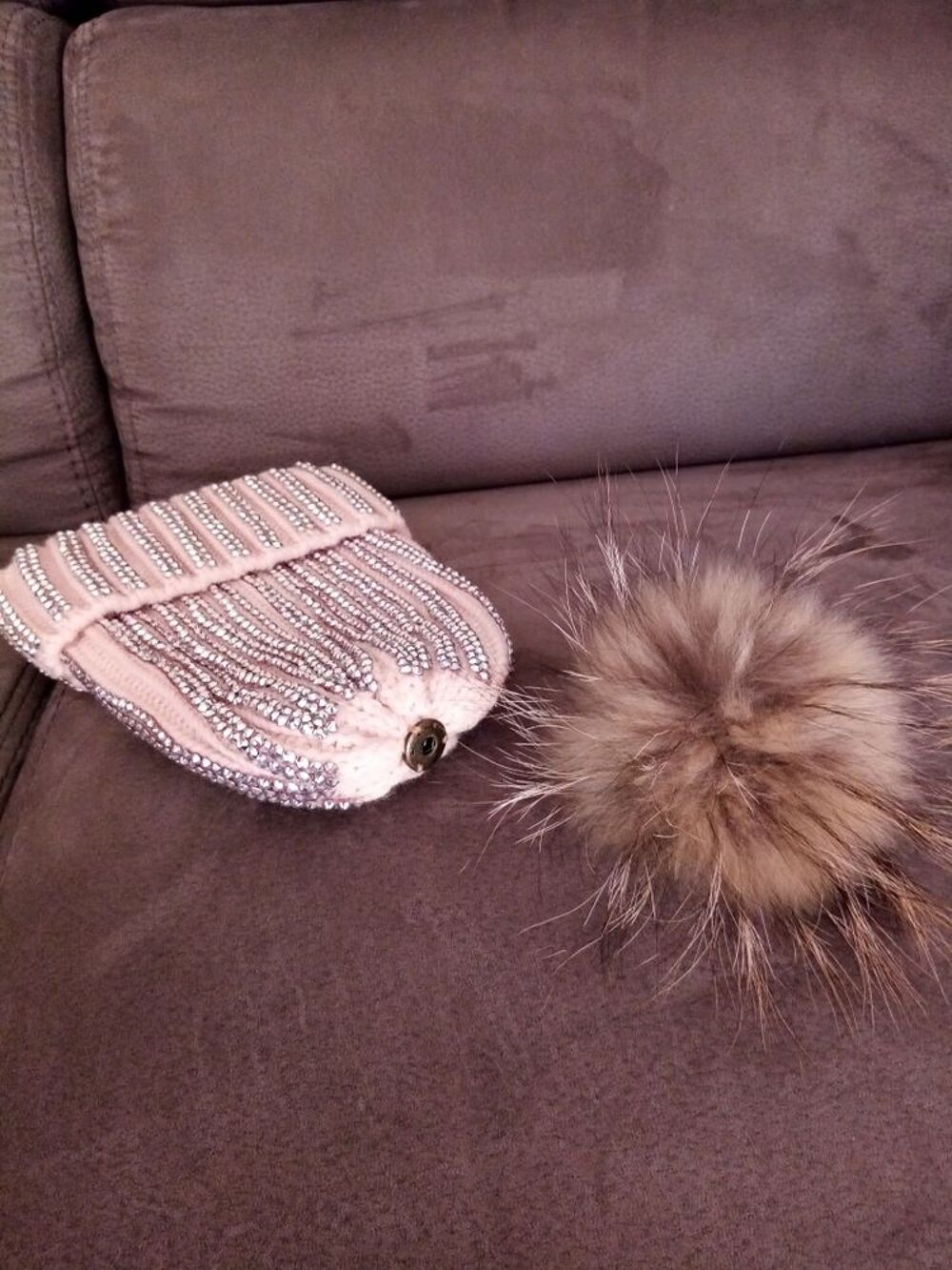 BONNET rose &agrave; STRASS - neuf Vêtements