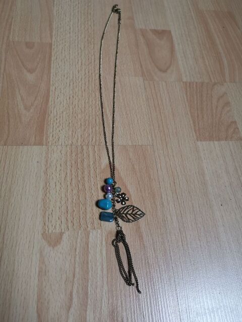 Collier multicolore sans marque, jamais porté. 5 Villemomble (93)