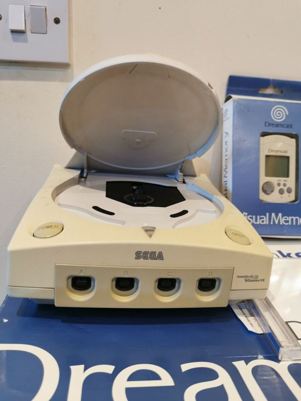 Console de jeu r&eacute;tro Sega Dreamcast et manettes X2 dans leur Consoles et jeux vidéos
