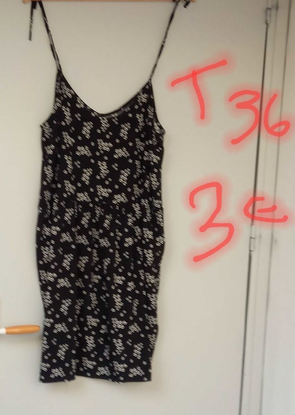 vendre robes d'&eacute;t&eacute; taille 36/ pas livraison ni PayPal Vtements