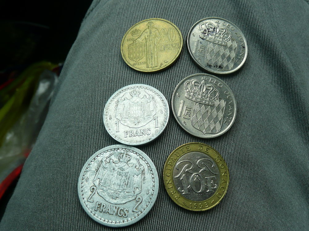 Lot de 6 pi&egrave;ces Monaco divers 