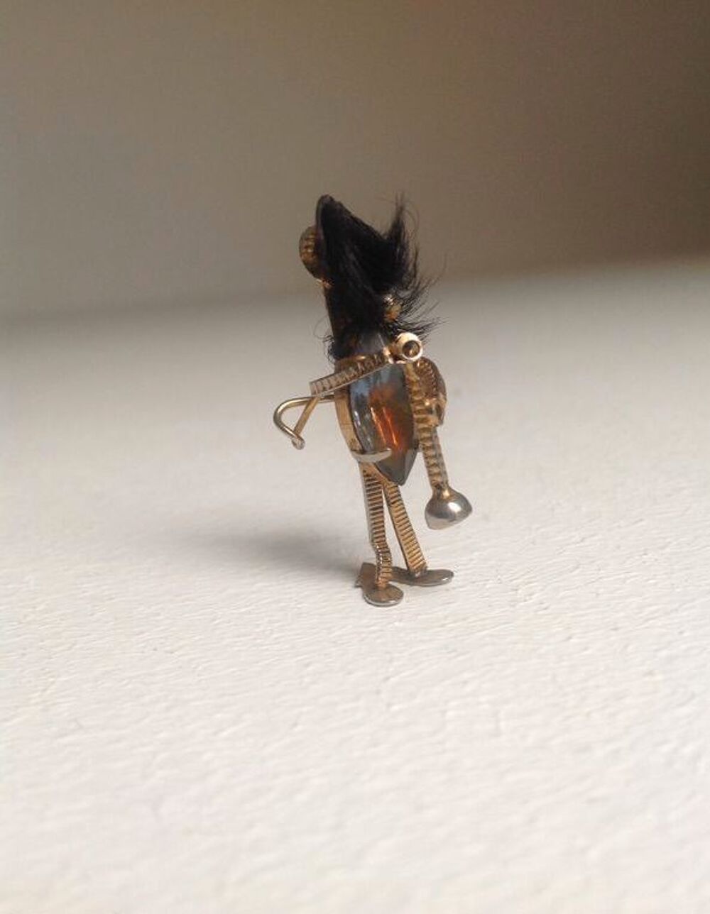 BROCHE INSTRUMENTISTE HAUTEUR 3,5cm Envoi Possible
Bijoux et montres