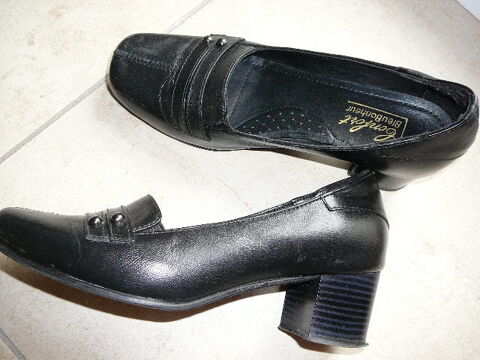 ESCARPINS CUIR ETAT NEUF - 38 8 Angers (49)