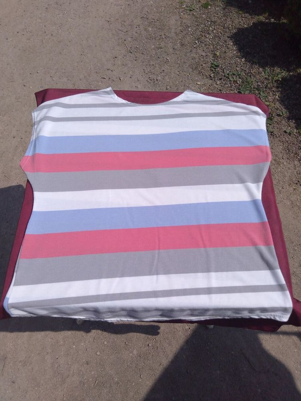 T-shirt &agrave; rayures taille XL avec pan arrondi Vêtements