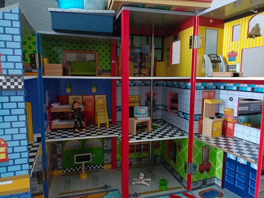 Caserne pompier et accessoires Jeux / jouets