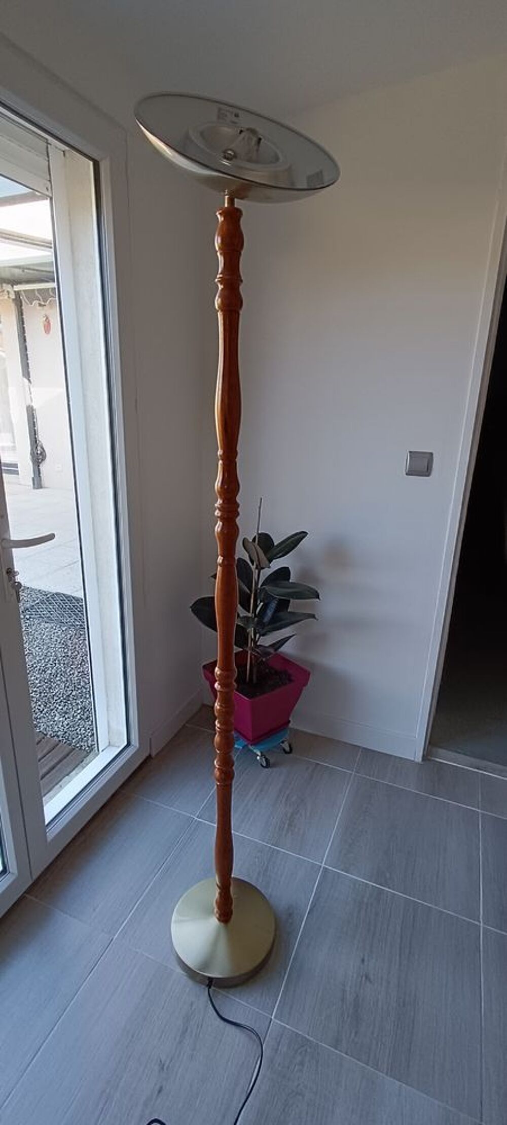 Lampadaire halog&egrave;ne Meubles