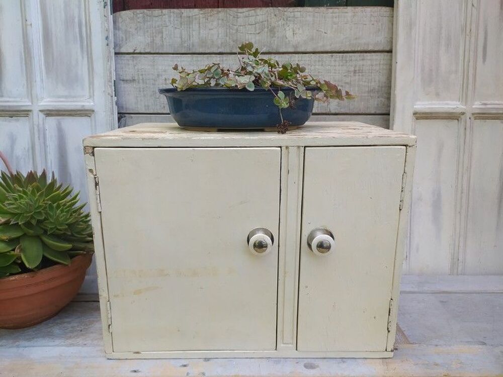 Ancien Petit Meuble Armoire Deux Portes 
Meubles