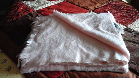 Couverture acrylique 220 cm x 240 cm Angers (49)