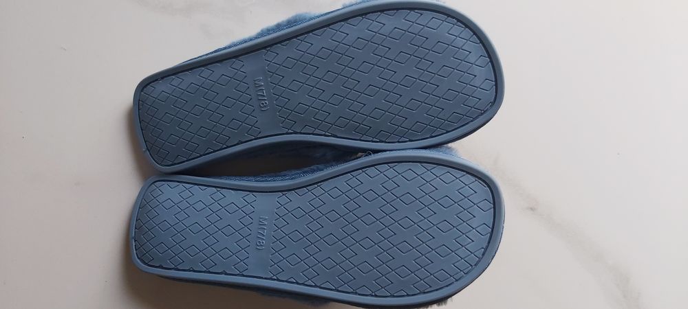 Chaussons femme neufs 38/39 Chaussures