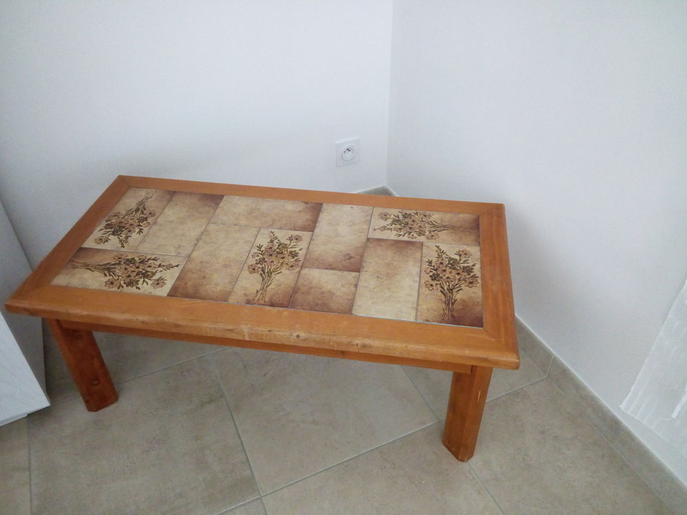 Table basse , en orme massif , 1 m x 0,50 , tr&egrave;s bon &eacute;tat Meubles