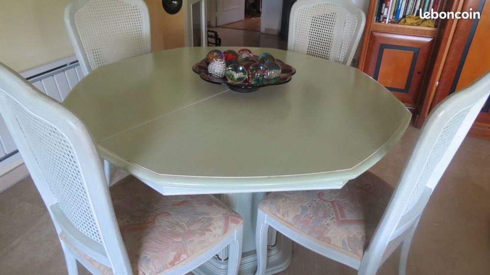 Table et chaises de salle &agrave; manger Meubles