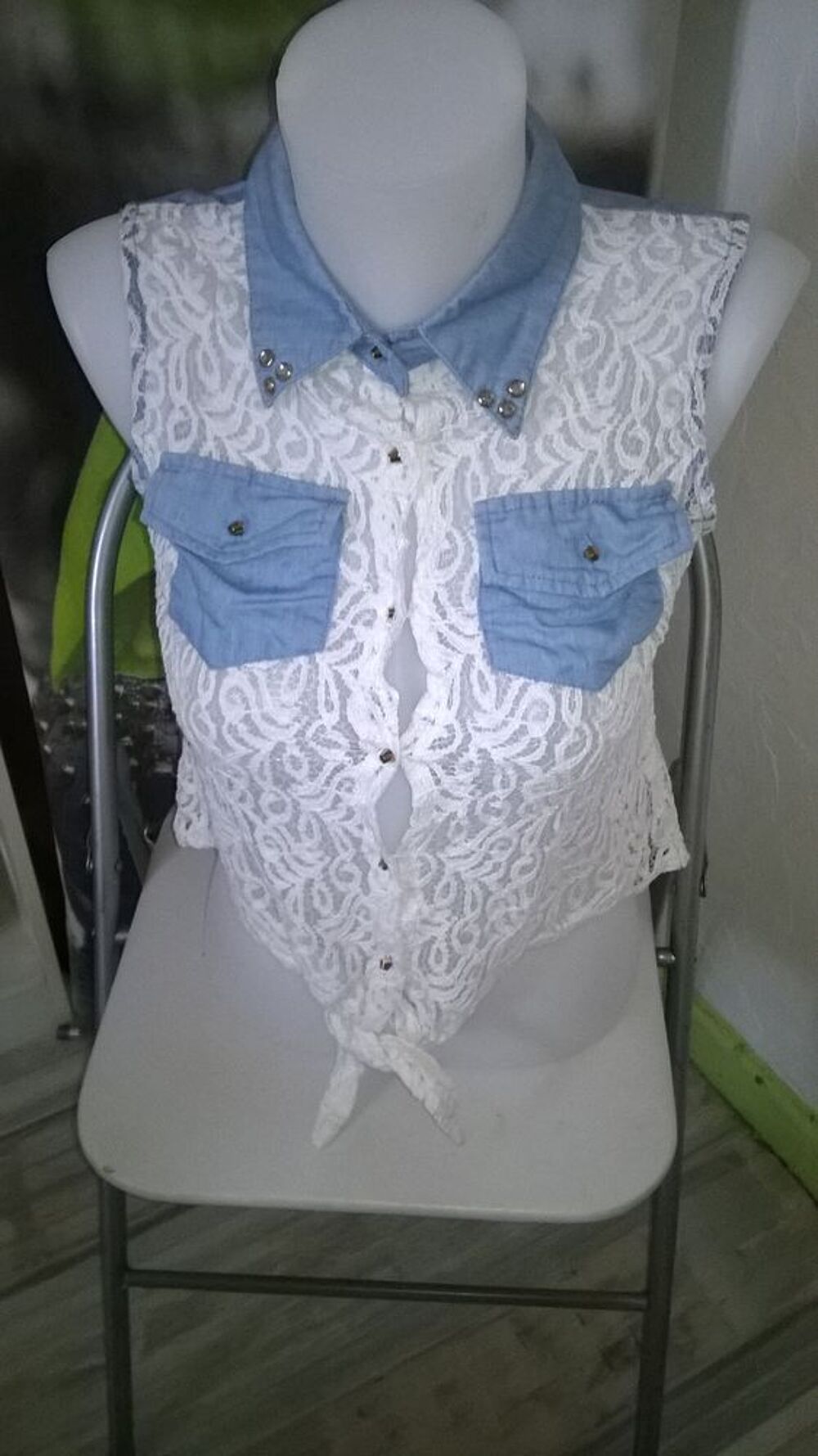 Haut femme transparent
Dentelle et jeans
Marque SHK
Vêtements