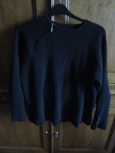 PULL TEDDY SMITH avec une petite fermeture �claire � gauche
10 Le Mesnil-R�aume (76)