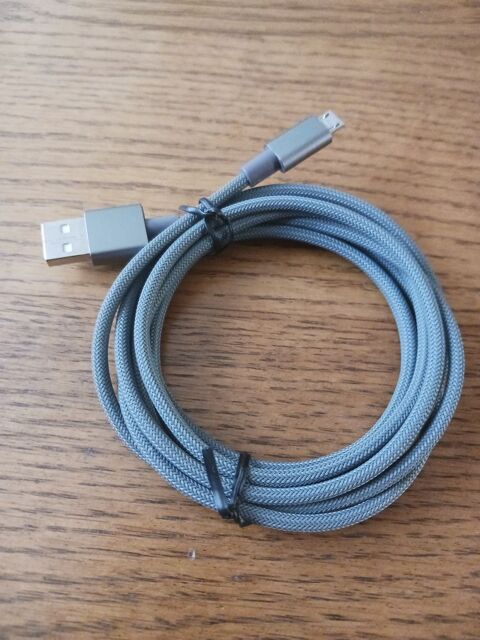 CABLE USB POUR TELEPHONE. 4 Fr�vent (62)