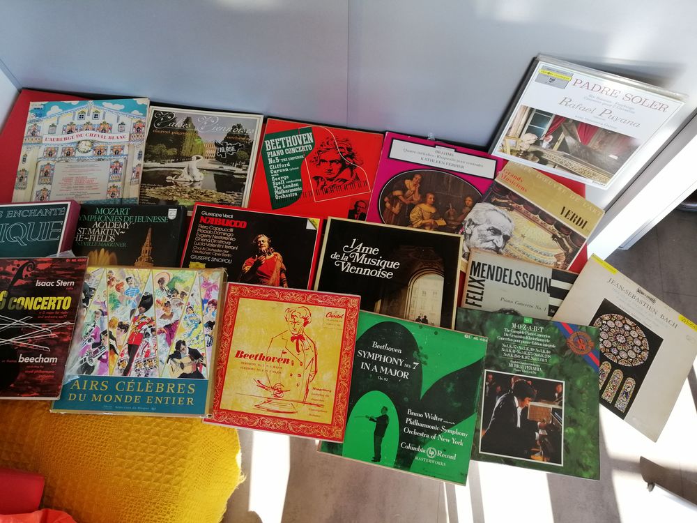 lot de 60 disques vynil 33 tours CD et vinyles