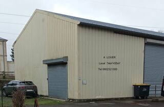  Remise / Grange � louer 2 pi�ces 125 m� Saint-arnoult