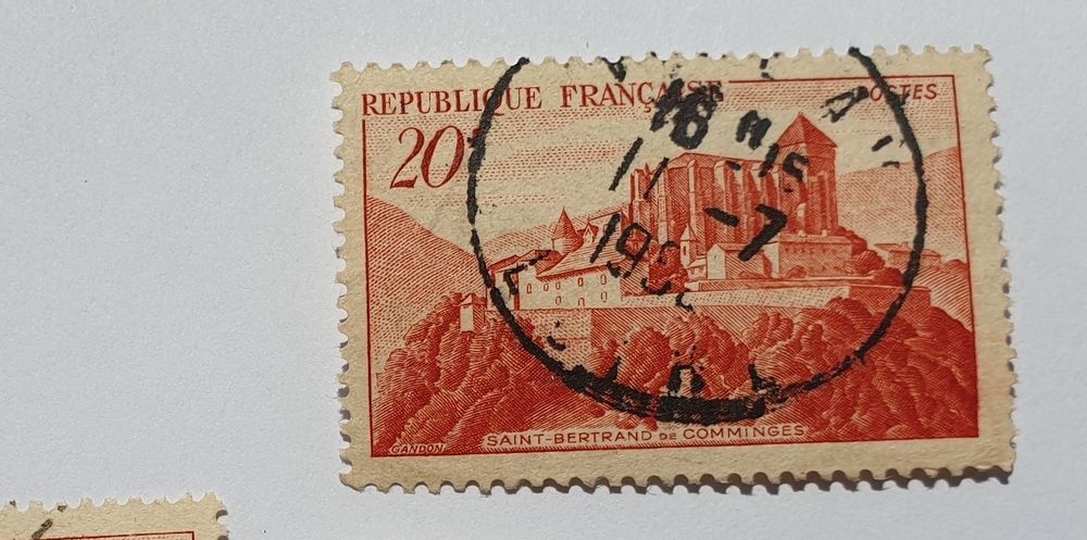 Timbre france Saint Bertrand de Comminges 1949- 0.05 euro 
