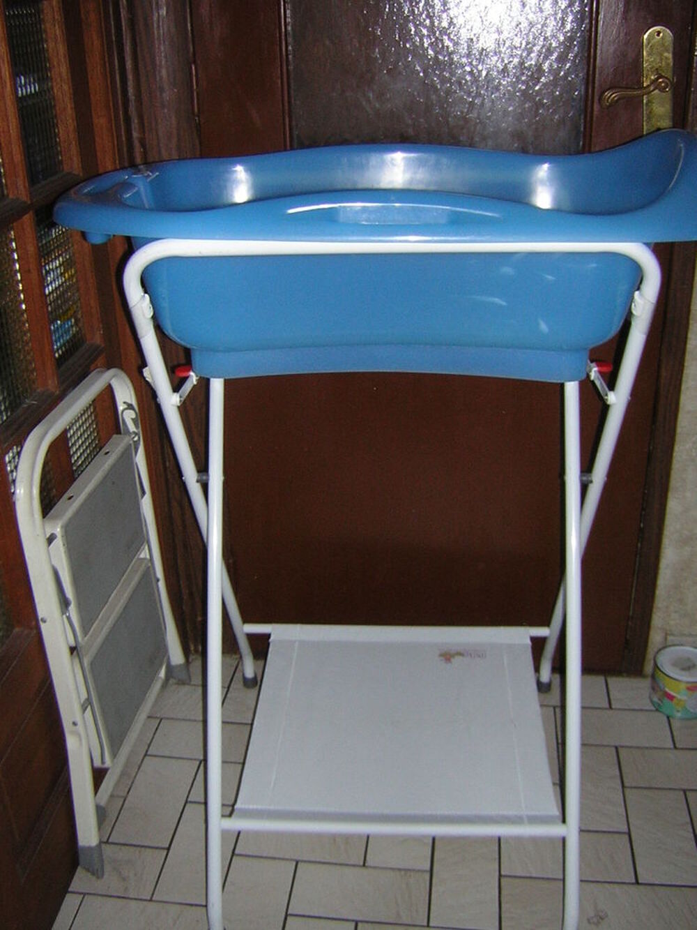 baignoire b&eacute;b&eacute; avec support de baignoire ; BABYMOVV Puériculture