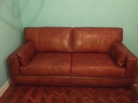 Ensemble canapé fauteuil et pouf en cuir
1250 Jurançon (64)