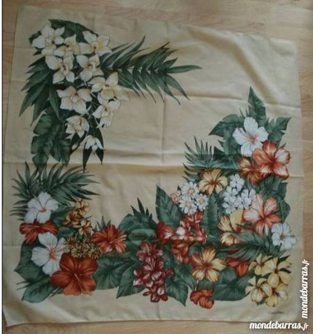 Foulard CASTELLANI (Italie) Carr&eacute; de 76 cm Bijoux et montres