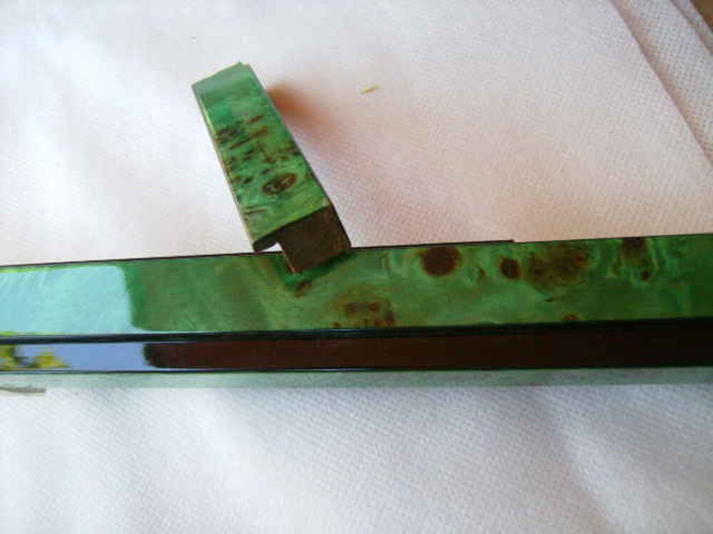 
9.50 m de baguettes bois en loupe vert pour encadrements Décoration