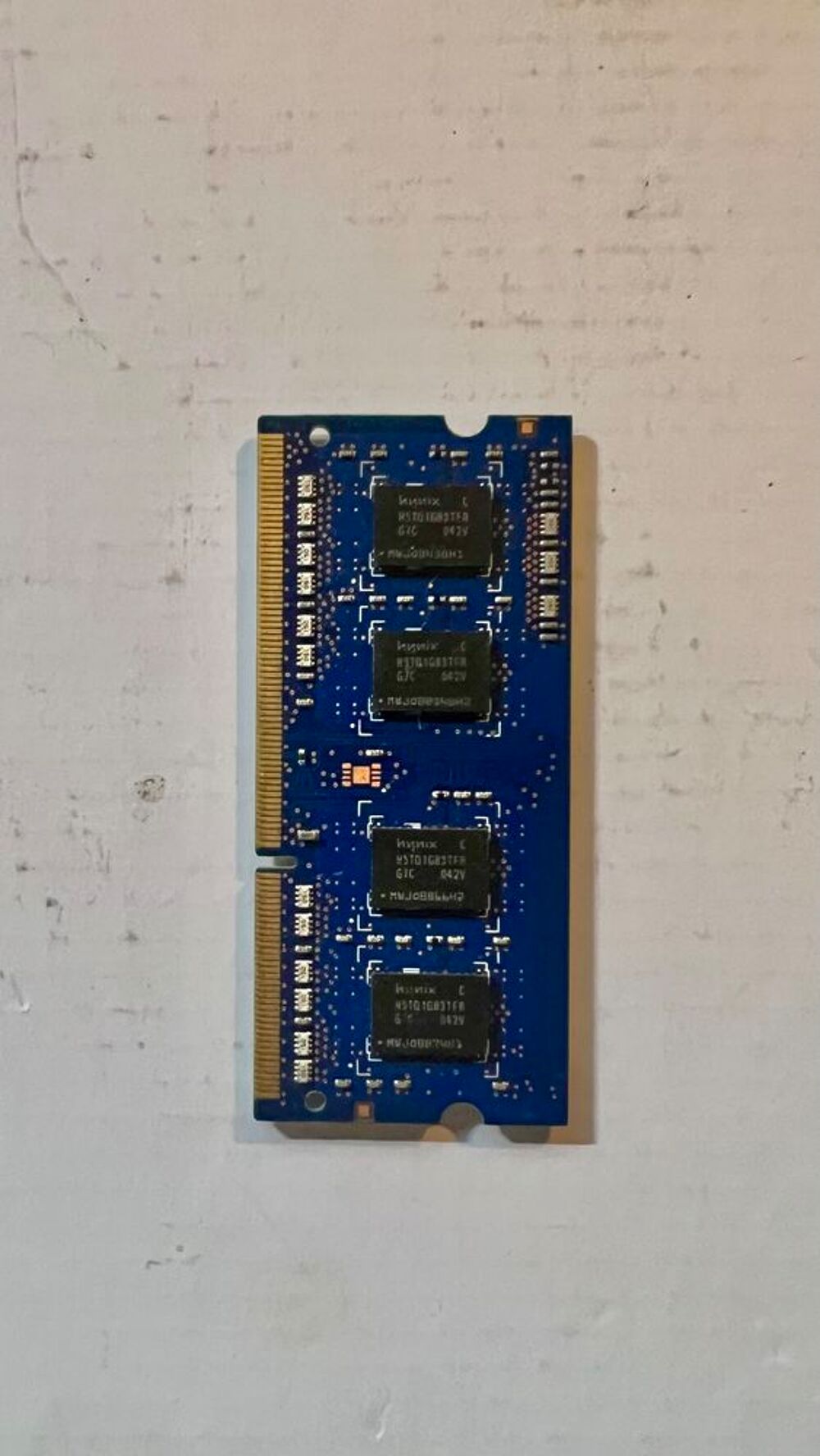 SK Hynix - M&eacute;moire vive RAM 1Go - DDR3 - SO-DIMM - 1066MHz Matériel informatique