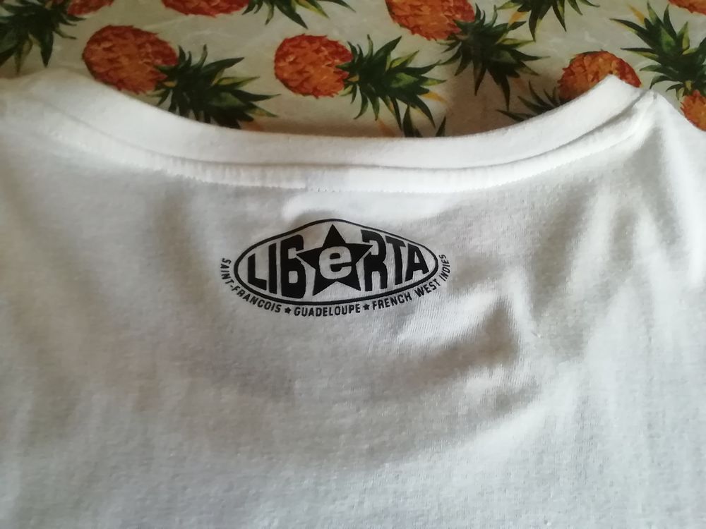 Magnifique tee-shirt Guadeloupe taille L 100 %coton Vêtements