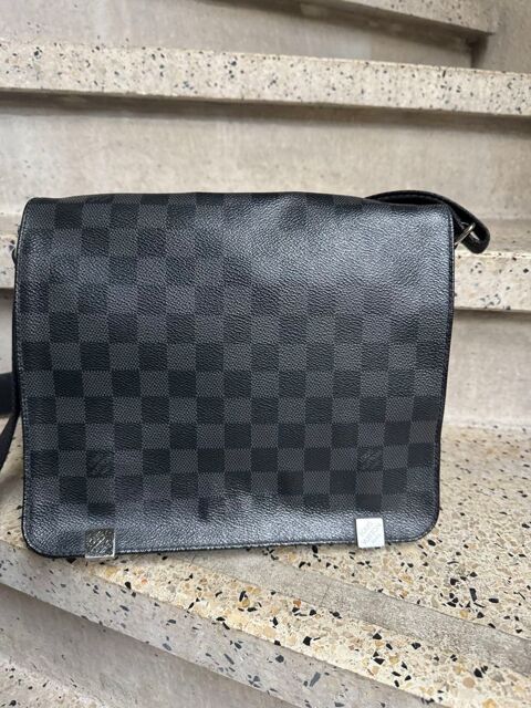 sac louis vuitton district homme fermeture a rabat trs bonne etat sans la boite 800 Paris 1 (75)