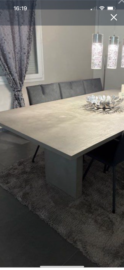 Table en b�ton gris anthracite Ligne Roset  1800 Esvres (37)