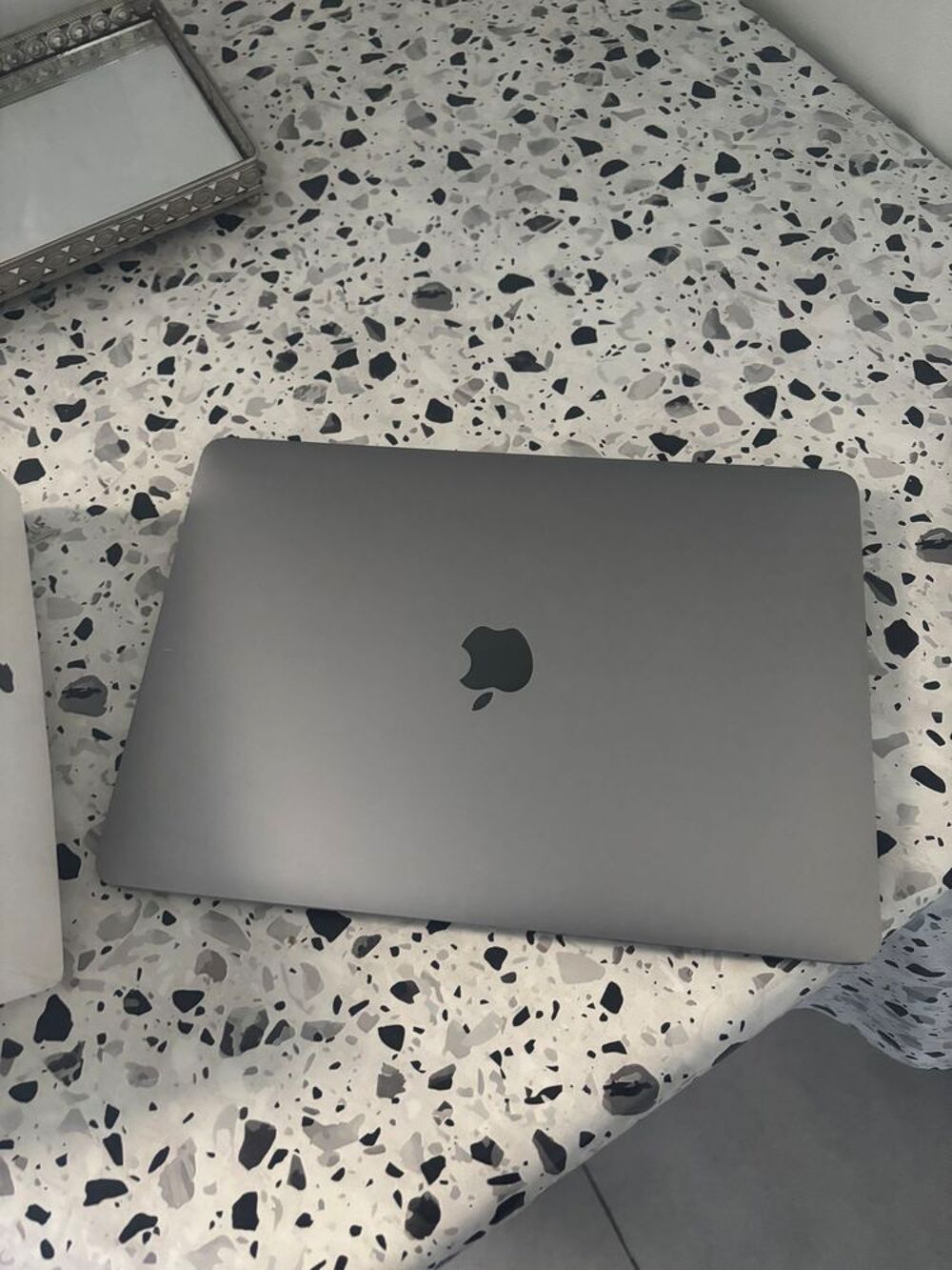 2020 . 13-inch MacBook Air with Apple M1 chip .8 GB .256 GB Matériel informatique