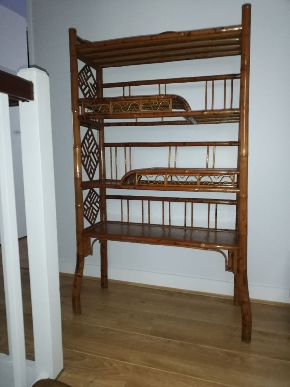 Etag&egrave;re en bambou vernis Meubles