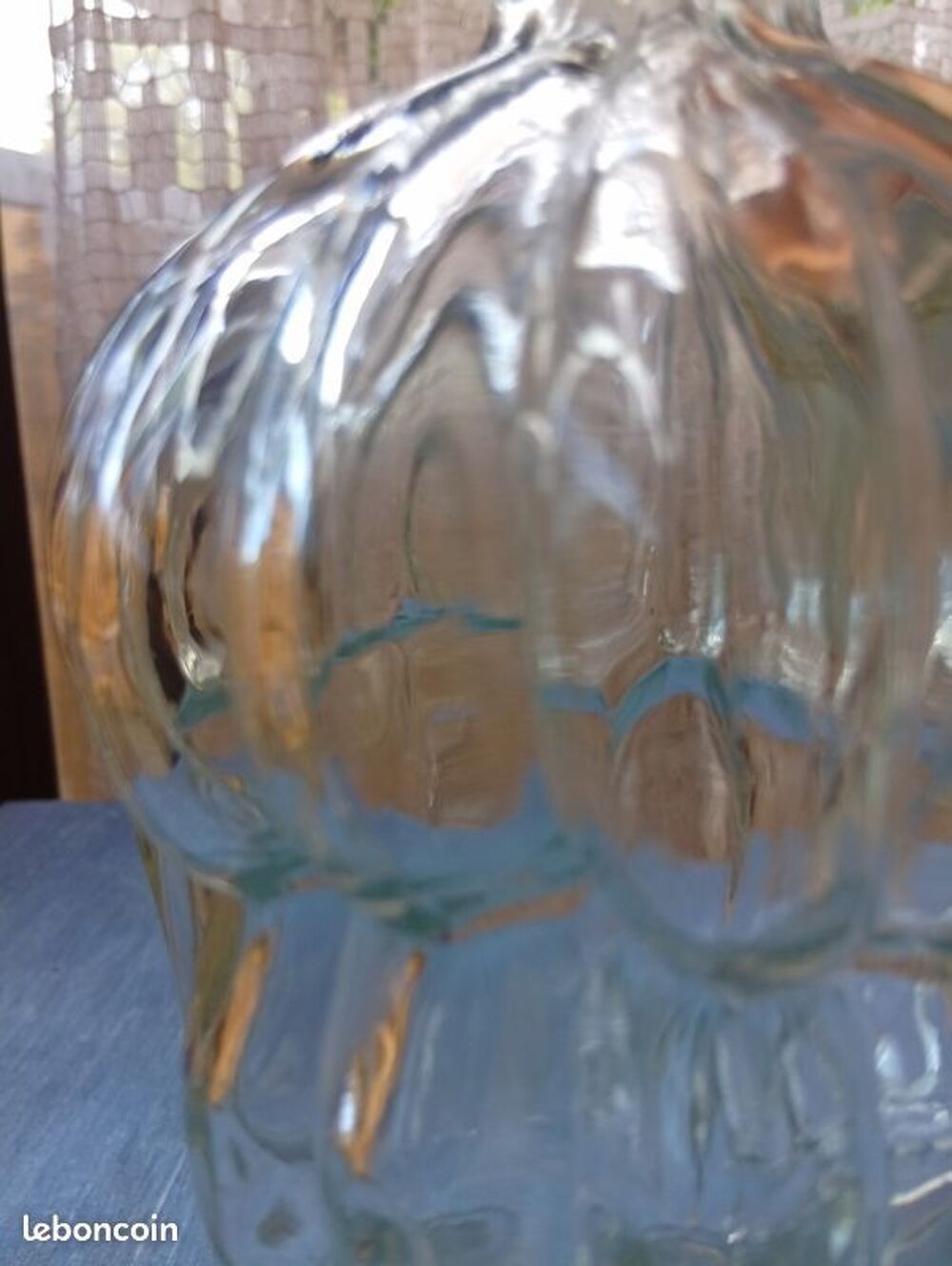 Bouteille en verre &agrave; godrons vintage Décoration