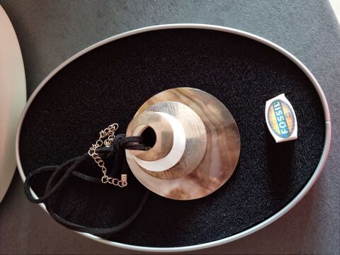 Trs joli collier Fossil avec nacre. Neuf 15 Oullins (69)