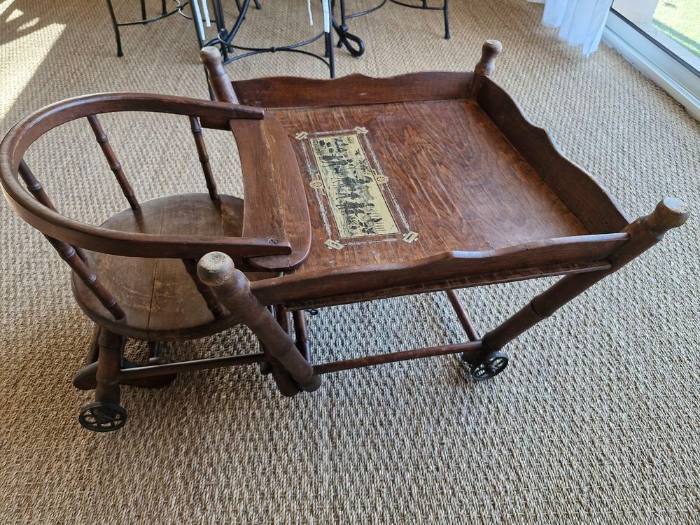 Chaise haute b&eacute;b&eacute; transformable. Mobilier enfants