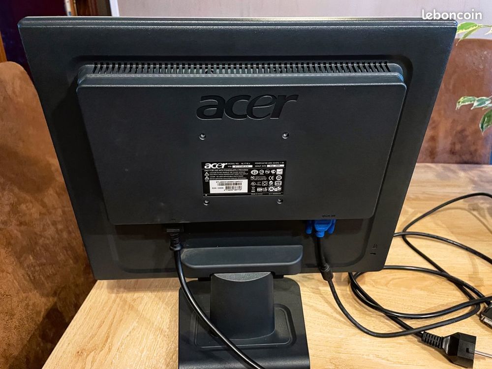Ecran LCD 17 pouces Acer AL1716-A en tr&egrave;s bon &eacute;tat Matériel informatique