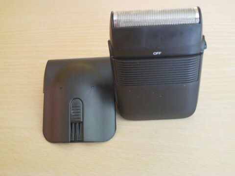 Petit rasoir de voyage   Travel shaver   neuf N�778 10 Beaune (21)