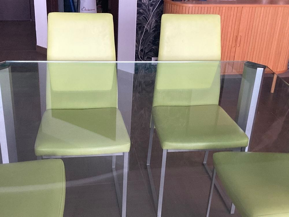 Table en verre 140x140 avec 6 chaises Meubles